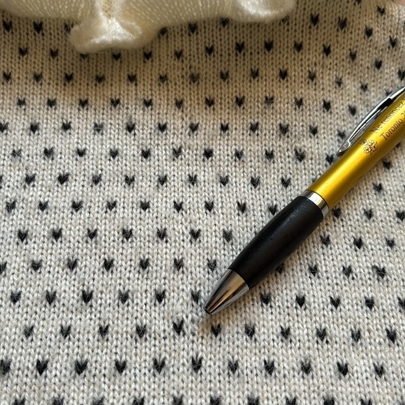 Queen’s Way to Fashion, Vintage Ladies Mock-neck Sweater, Size Large. - Picture 7 of 7